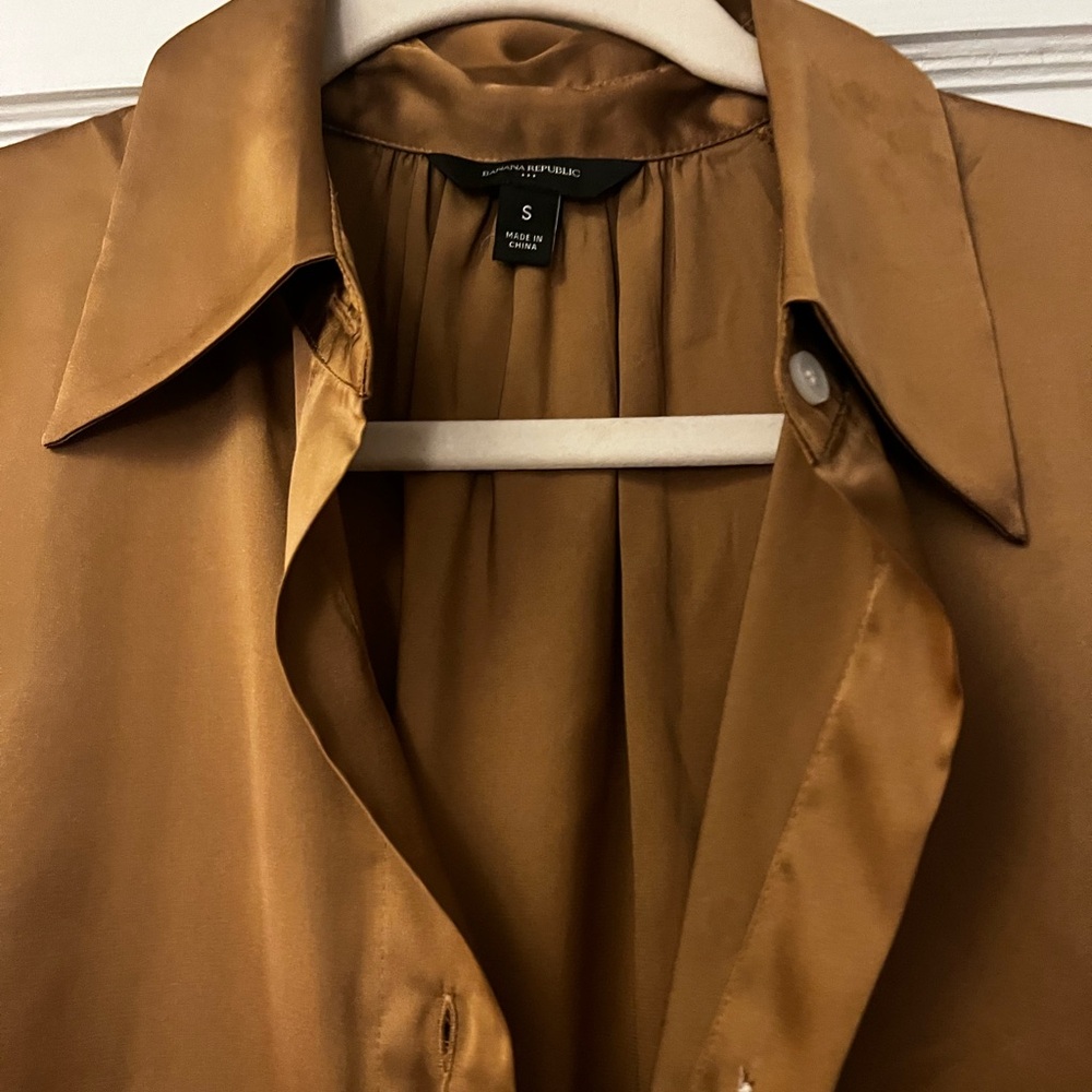 Banana Republic Bronze Sleeveless Blouse - Picture 2 of 2